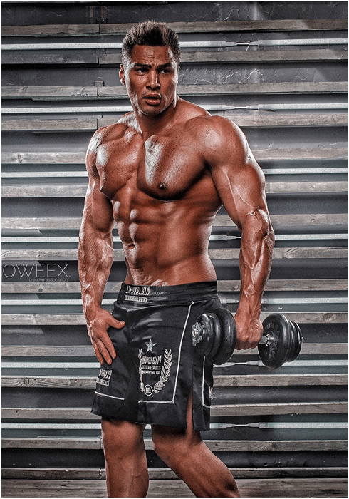 БИ парень по вызову для интима