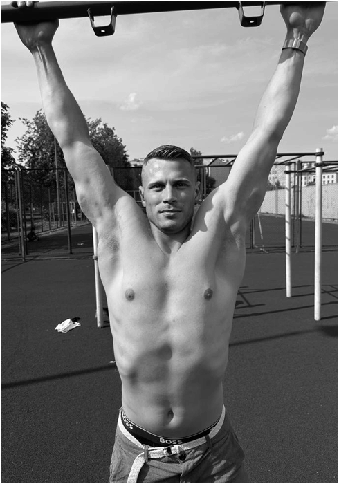 *вызвать красивого* стриптизер